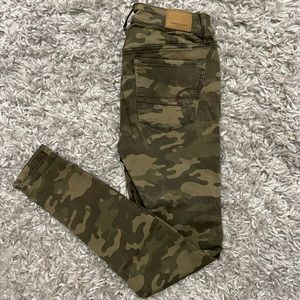 American Eagle Ripped Camo Jegging